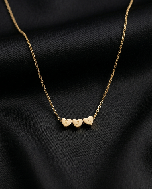 Dezente Halskette mit mehreren Gravur-Herzen