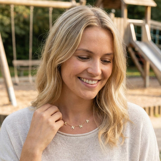 Exklusive Halskette mit Buchstaben - Gold