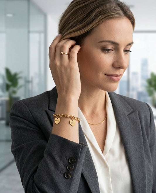 Elegantes Armband mit personalisierten Herzen